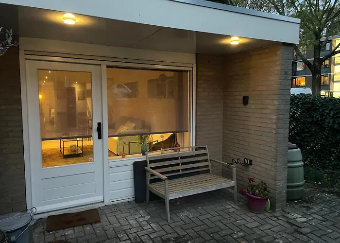 Gastensuite Flora Bed and Breakfast 3*